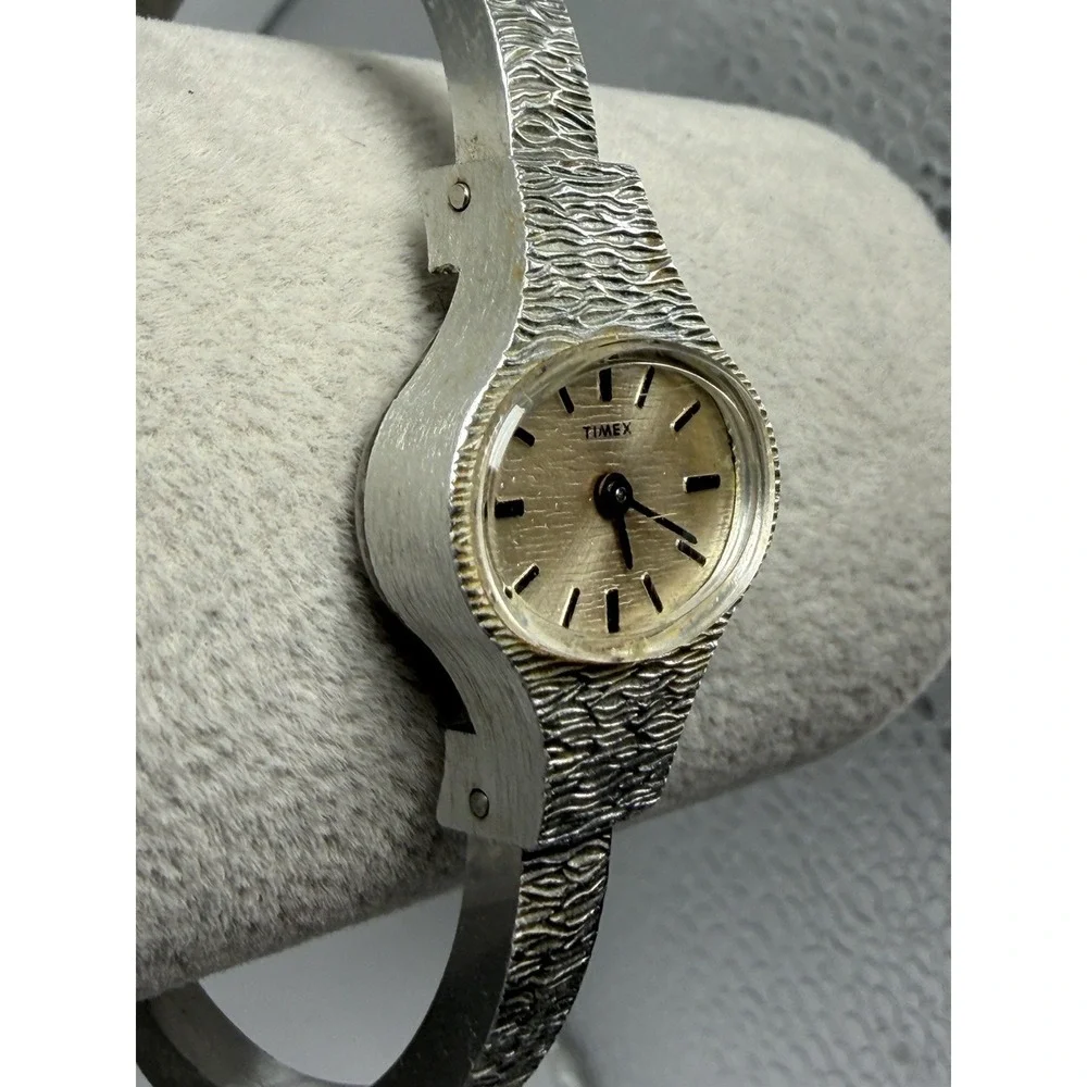 Timex Aluminum Manual Wind Working Ladies Vintage Cuff Watch 21MM 5.5